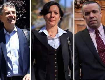 HctorQuijada10's tweet photo. Tan fácil se les hace defender la Constitución de un dictador
Tan fácil se les hace llamarse de centro izquierda mientras defienden una Constitución nacida en dictadura que impone el modelo neoliberal
Tan fácil se les hace mentir.
Tan fácil
Tan fácil...  
#ToleranciaCero-
L Raq. https://t.co/sSNQLH4Xru