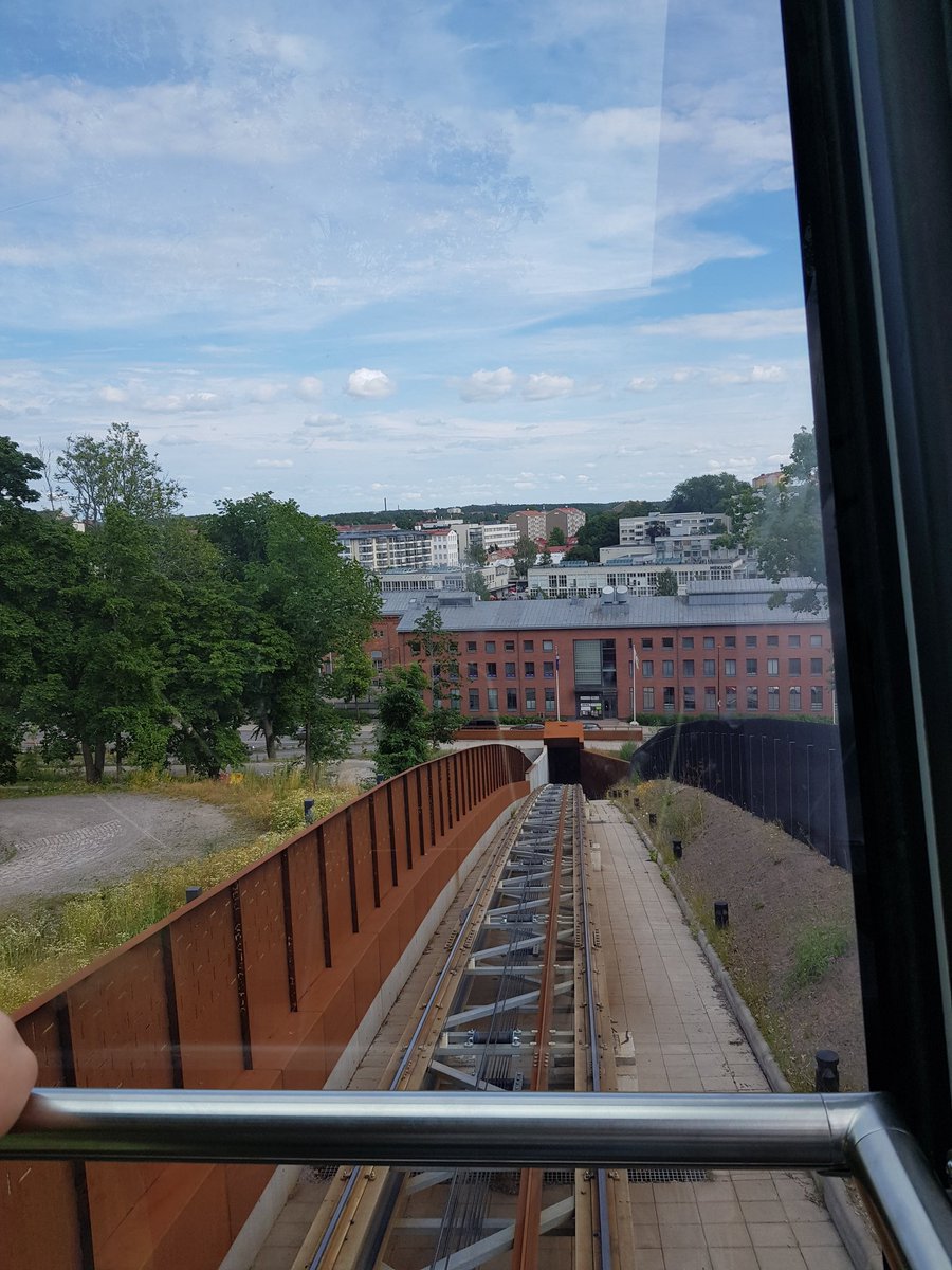 MarkettaVainio's tweet photo. Ja se Funikulaarikin toimi suorastaan loistavasti. 
Ettei nyt vaan sitte kävis niin, että joutuu tässä miettimään, että oliks täällä #Turussa jotain huonoo.. https://t.co/RmQFBI1R4s
