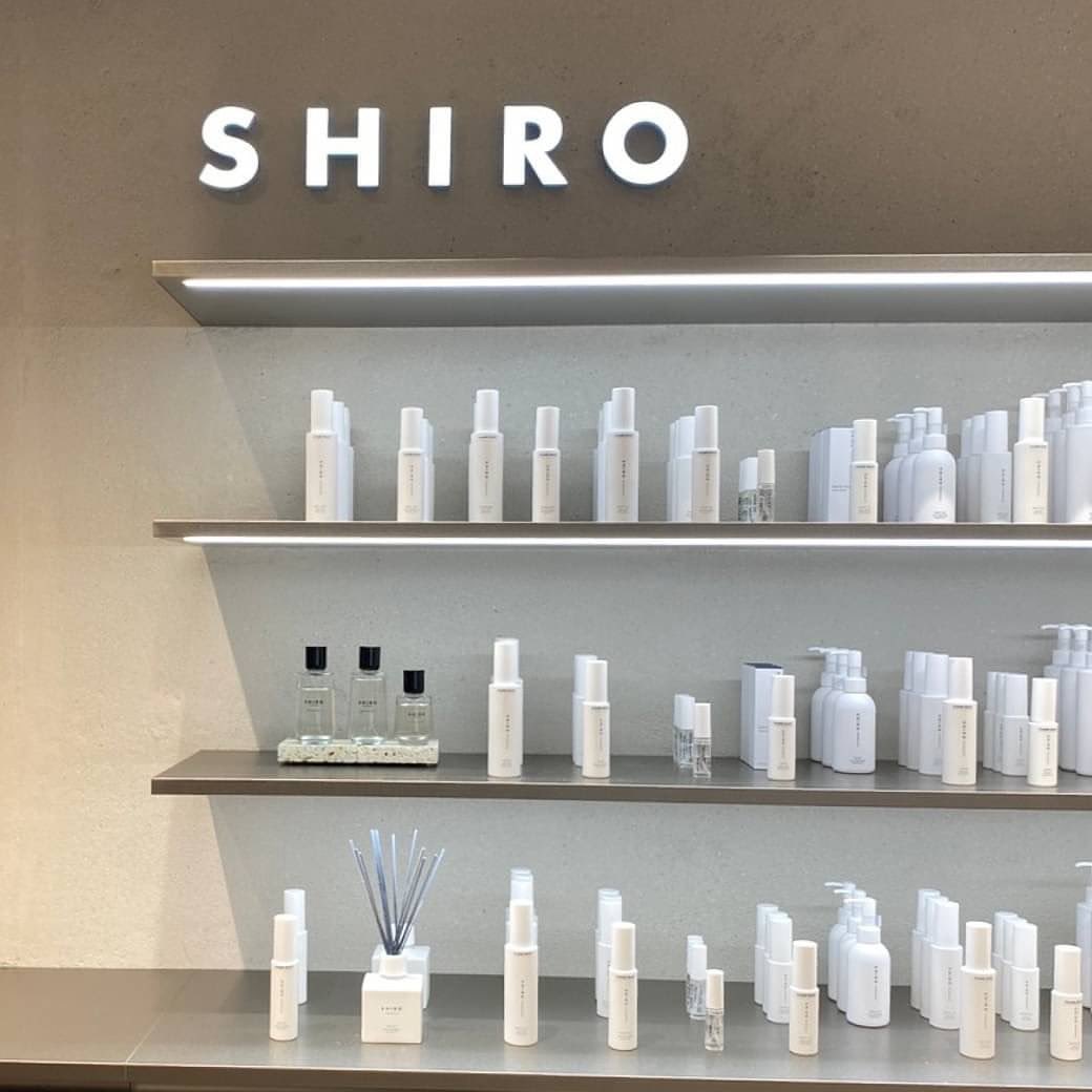 shiro__official's tweet photo. 【本日リニューアルオープン】SHIRO博多阪急店
店内の大きな窓から、たくさんの人が駅と街を行き交うコンコースが見えるようになっており、店舗の中と外の空間を繋ぎ、思わず足を運びたくなる店舗へとリニューアルいたしました。

#SHIRO #SHIROskincare #SHIROmakeup #SHIROfragrance #SHIROperfume https://t.co/AzO9Lehbt9