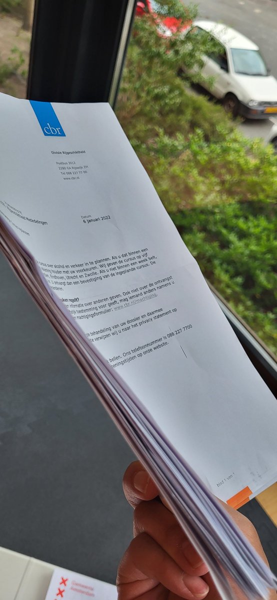 RienkSu's tweet photo. @CBRnl dit is de hoeveelheid papier die jullie sturen voor 1 enkele EMA cursus. Wellicht handig om dit te beschouwen. #savethetrees https://t.co/BHQtPV0ZI1