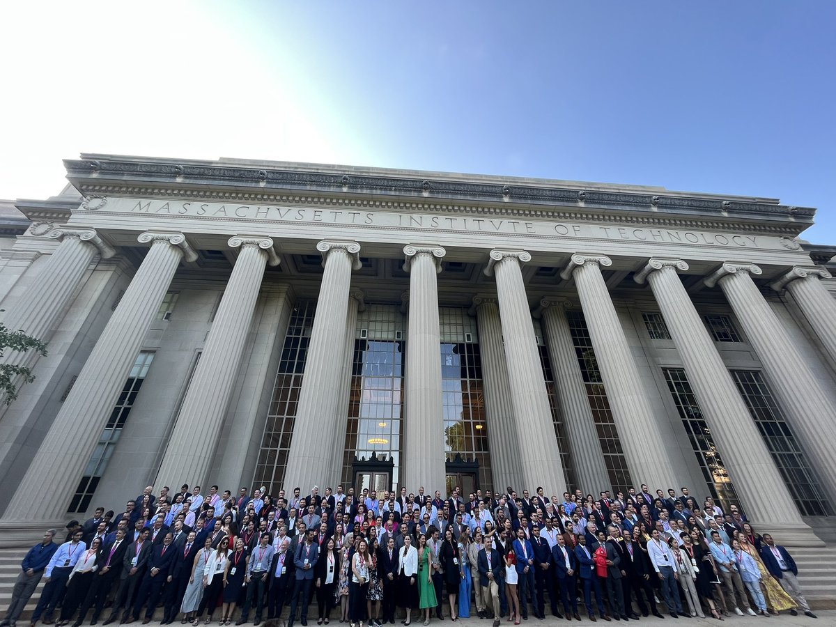Juaneh91's tweet photo. Feliz de haber recibido mi Professional Certificate en #DigitalTransformation del @MIT. #MITonCampus #ShapeTheFuture. https://t.co/NKJaj4N835