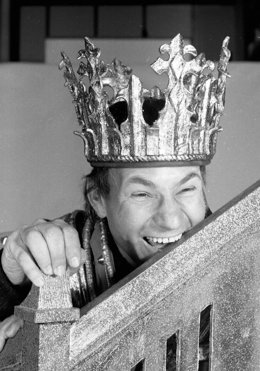 PatStewartNews's tweet photo. Today (July 13th) is Sir Patrickโs 82nd birthday! HAPPY BIRTHDAY SIR โค๏ธ#HappyBirthdaySirPatrickStewart #Birthday #PStew https://t.co/zxcqSXXgtf