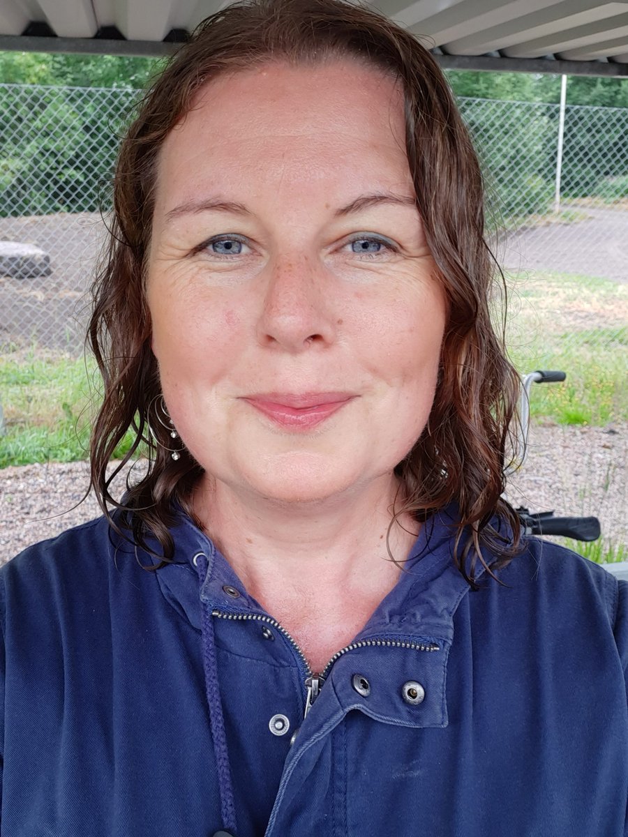 Olipas raikas sää työmatkafillarointiin! Kannatti aamulla suoristaa hiukset suoristusraudalla 😅.... #töissärisessä