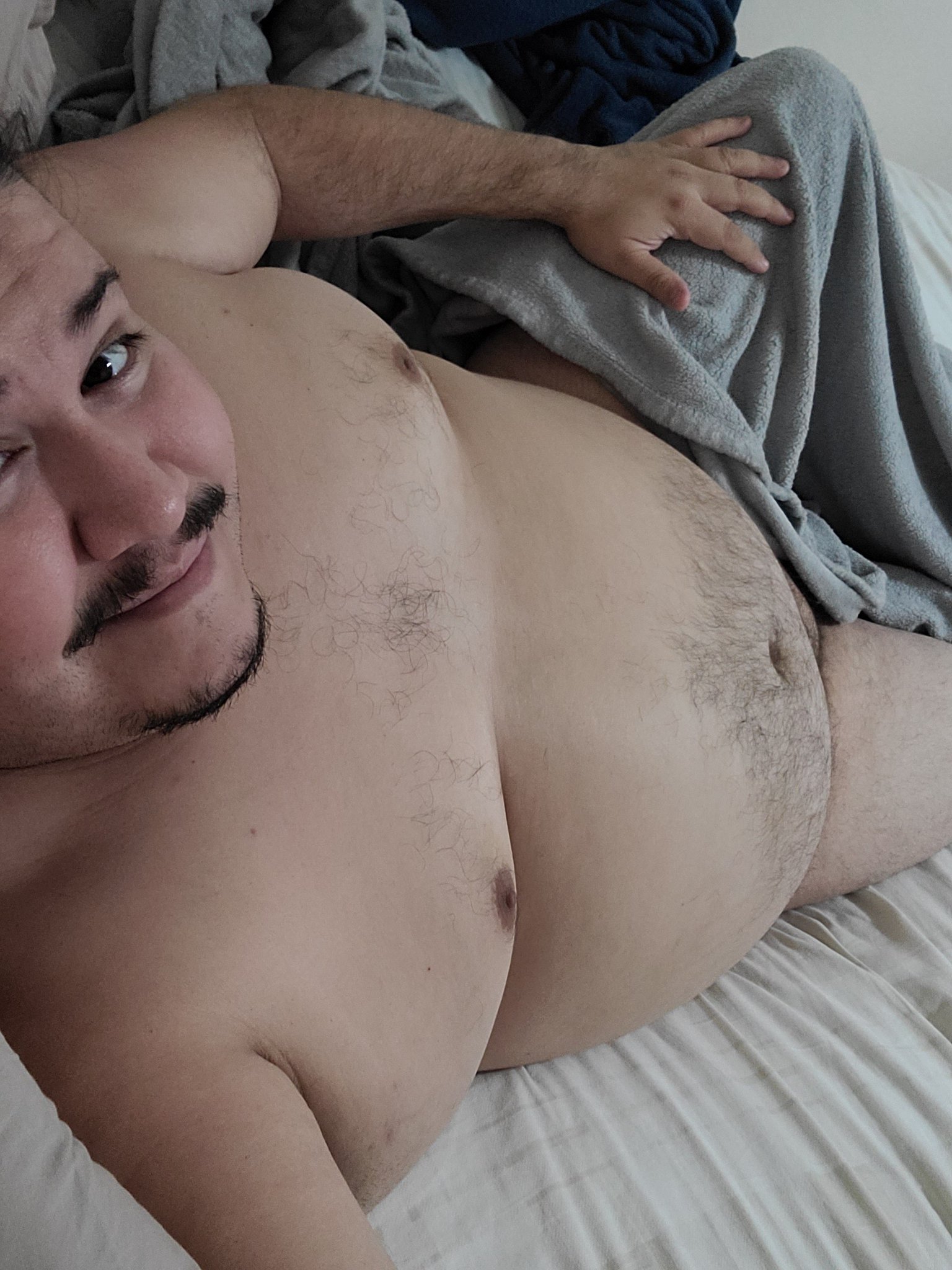 Hello all , happy #TummyTuesday haha https://t.co/xzYKVNzREo