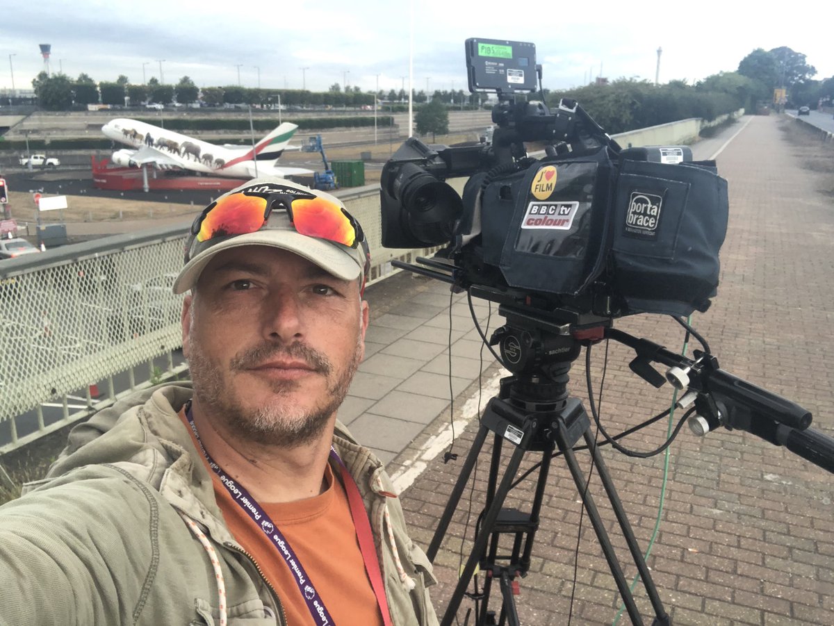 pibscam's tweet photo. Today’s office view at Heathrow for some travel news https://t.co/kkcCXXOjP5