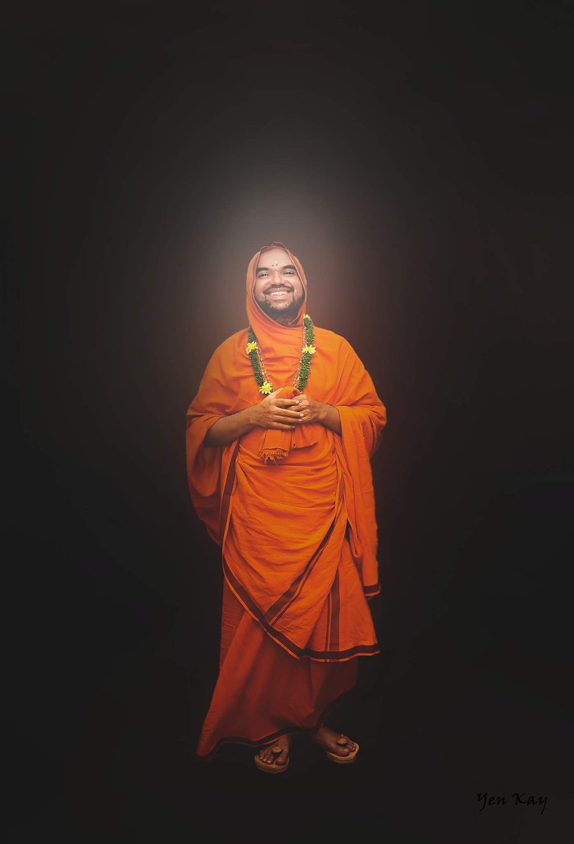 ಗುರುವೆಂದರೆ ಪೂರ್ಣತೆ. ಚಂದ್ರನ ತಂಪು.  ತಾಪಹಾರಕನೂ ಸಂತಾಪಹಾರಕನೂ ಹೌದು. 
ಗುರುವಿನ ಹೃದಯ ಸಾಗರದಂತೆ ವಿಶಾಲ. ಆಳ, ವಿಸ್ತಾರಗಳು ಅಳತೆಗೆ ನಿಲುಕದ್ದು.
ಗುರು ಪಾಪವನ್ನೂ, ಅಶುಭವನ್ನೂ ತಾನು ಜೀರ್ಣ ಮಾಡಿಕೊಂಡು, ಒಳಿತನ್ನೂ, ಶುಭವನ್ನೂ ನೂರು-ಸಾವಿರ-ಲಕ್ಷ ಪಾಲಾಗಿ ಹೆಚ್ಚಿಸಿ ನಮ್ಮ ಬದುಕನ್ನು ಸಮೃದ್ಧಗೊಳಿಸುವನು.
 #GuruPoornima #GuruPurnim