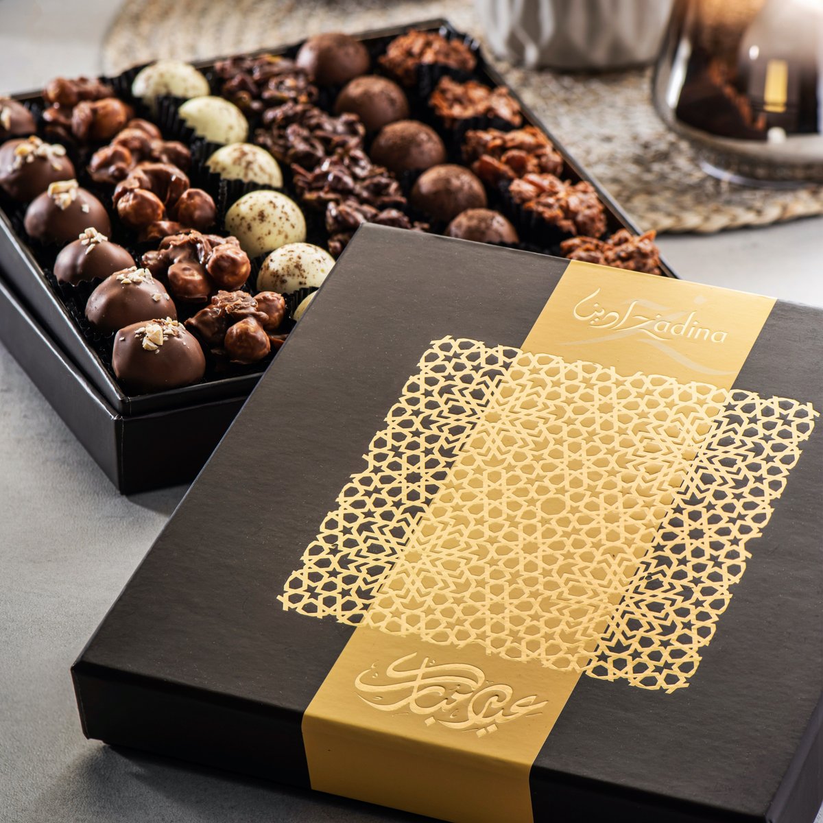 ZadinaDates's tweet photo. Make a memorable impression this Eid Al Adha with our divine gift set, intricately designed and filled with your choice of premium dates, truffles and date chocolates. 

Visit https://t.co/hmDEhYqsMz for more details. https://t.co/6wpMhgp58r