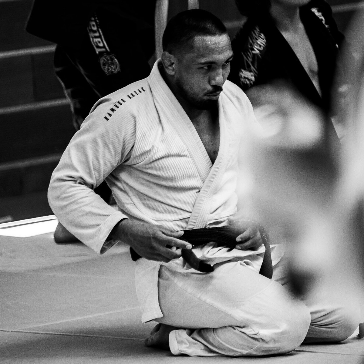 khampasath's tweet photo. 🥋 « Le Jiu Jitsu est l’art de s’exprimer honnêtement. Chaque fois que tu mets un Gi, tu ne peux pas mentir »
Saulo Ribeiro
#bjjlifestyle #jjbblackbelt #nuncadesista #persista #determinacao #determination #Hardwork #workhardplayhard #cfjjb #ibjjf #blackbelt #france #laos #bresil https://t.co/MlWeyn2QIP