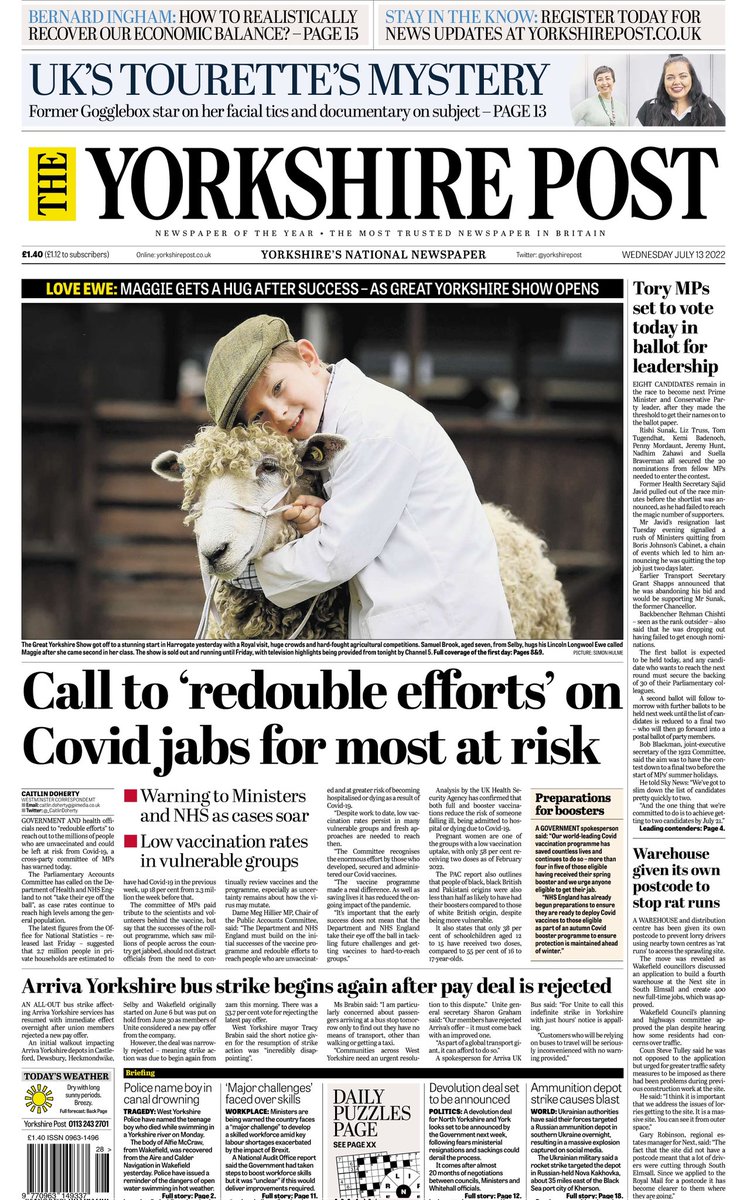 Hug for a winning sheep #GYS22 @greatyorkshow see Wednesdays @yorkshirepost @YPinPictures @IanDayPix @JayMitchinson @MarisaCashill #GreatYorkshireShow #farming #photography #buyapaper