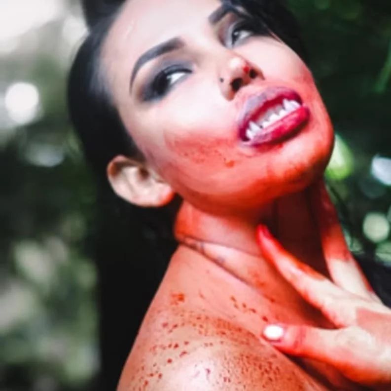 candypamel's tweet photo. @redlightfotos es el creador del concepto, montaje y edición de mis fotografías de impacto!

Recordando esta foto que amo con locura, vampiresa en Halloween 🎃❤️🏳️‍🌈🦇 https://t.co/oGu9Fp5kRU https://t.co/ufkdZgqqyi