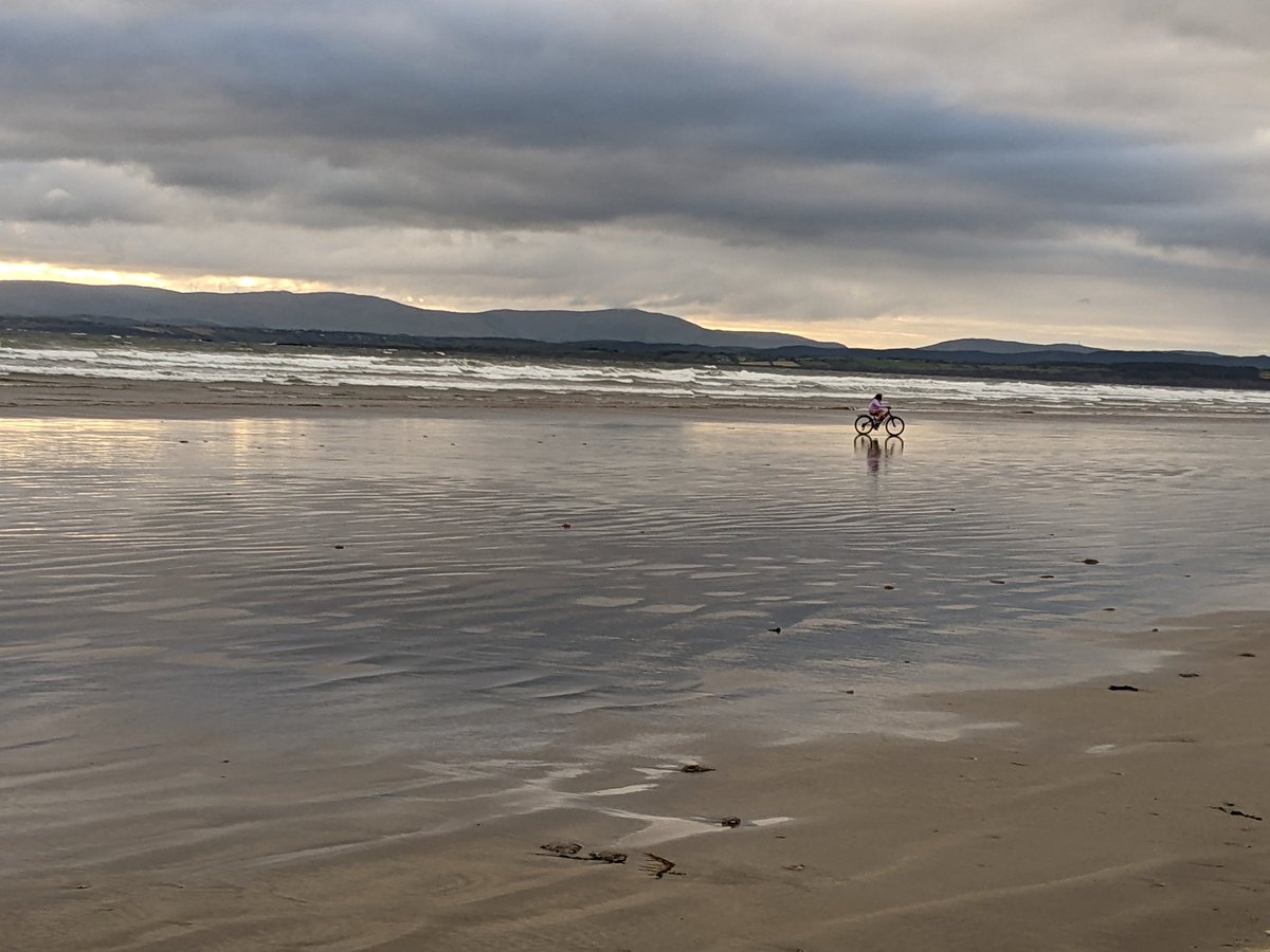 WickWrites's tweet photo. A girl riding her bicycle along the wild Atlantic coast in Ireland 🌍

Be still, my heart💚🚴

#cyclinglife #cyclist #ridethisway #bicycling #pedalpedal #tourdefranceinspired https://t.co/gnVlj60yMI