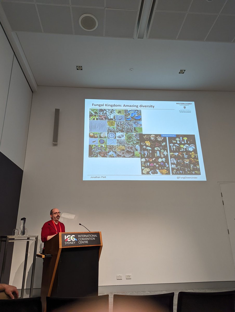 Thomas_Jeffries's tweet image. .@FungiDownUnder of @westsyduhie talking fungal soil metabolism @AUSSOCMIC #2022ASM