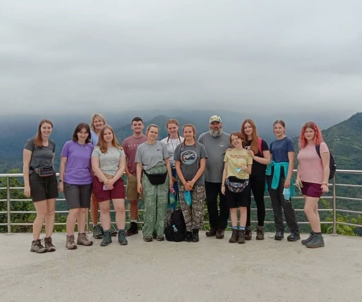 CampBorneo's tweet image. Late arrival last night but all arrived safely in country🥰 A pitstop at the mountains on their way to their first Camp today. Welcome #TeamGajah and #TeamOrangutan! @CampsInt