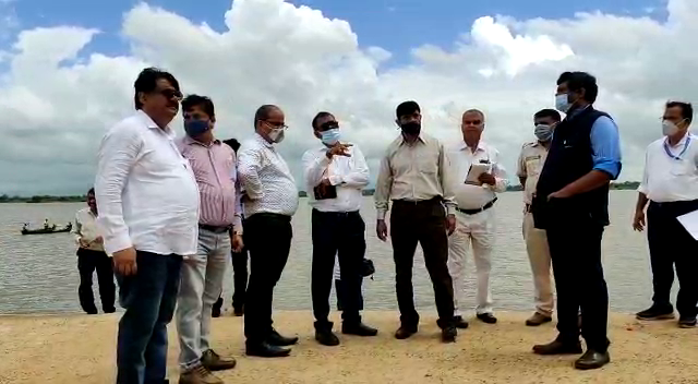 otvkhabar's tweet photo. #ହାଡିଆ_ପଠାରେ_NGT_ଟିମ୍
-କଟକ: ମହାନଦୀ ହାଡିଆ ପଠାରେ ଏନଜିଟି ଟିମ୍‌ର ଅନୁଧ୍ୟାନ
-ବାଲି ପୋତା ଯାଇଥିବା ୪୨୪ ଏକର ଜାଗାର ୭ ଜଣିଆ ଟିମ୍‌ର ଅନୁଧ୍ୟାନ
-ପୂର୍ବରୁ ନଦୀପଠା ପୋତାଯିବା ଓ ପ୍ରସ୍ତାବିତ ପ୍ରକଳ୍ପକୁ ବିରୋଧ ହୋଇଥିଲା
-ଏନେଇ ଏନଜିଟିର ହସ୍ତକ୍ଷେପ ଲୋଡି ଏକାଧିକ ପିଟସନ ଦାଖଲ ହୋଇଥିଲା
#Cuttack #NGTTeam #OTV https://t.co/4IsgiJQxYl