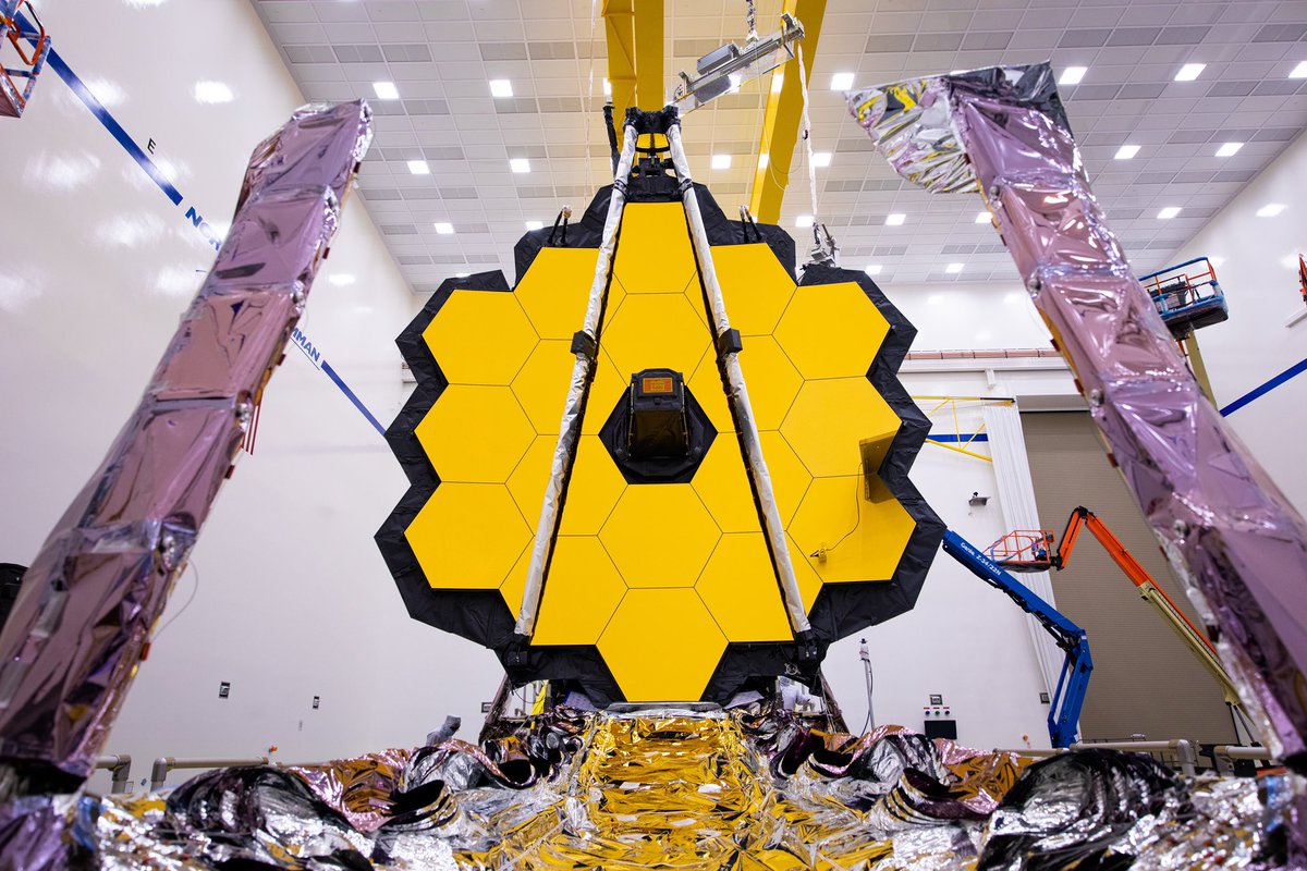 am i going crazy or does the james webb space telescope look like an adventure time character