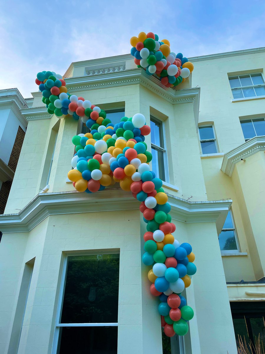 LDNballoonlady's tweet photo. Happy client. #londonballoons #londonballoonlady https://t.co/YWApjtLyEX