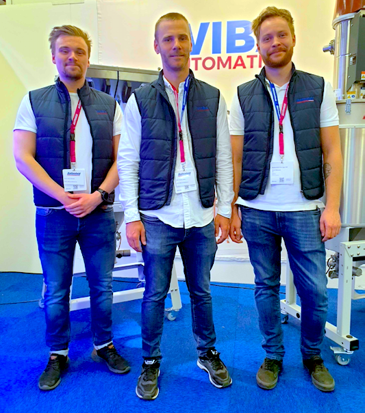 sinfsverige's tweet photo. Automation är en het fråga för många företag. Micaela fick en pratstund med medlemmarna Simon Jaremark från Wiba och Fredrik Tonnby och Emil Nilsson från moderbolaget Battenfeld. https://t.co/btfpVmkonj