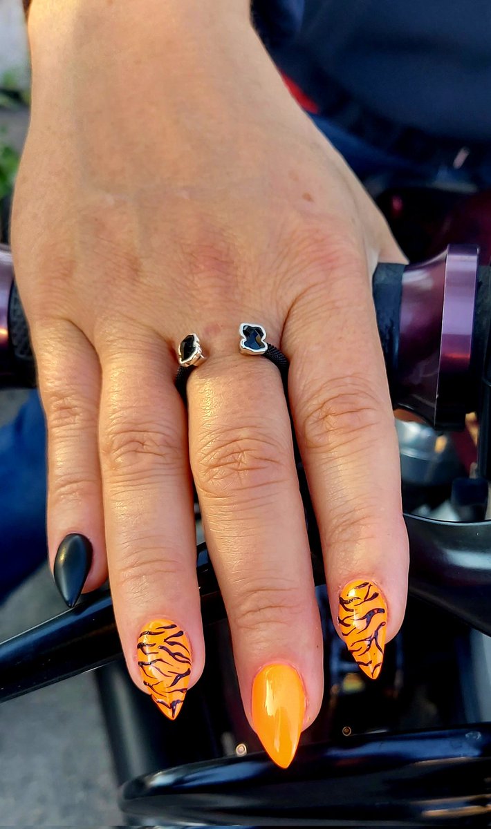 #orangenails #animalprintnails #newnails 🧡🧡🧡