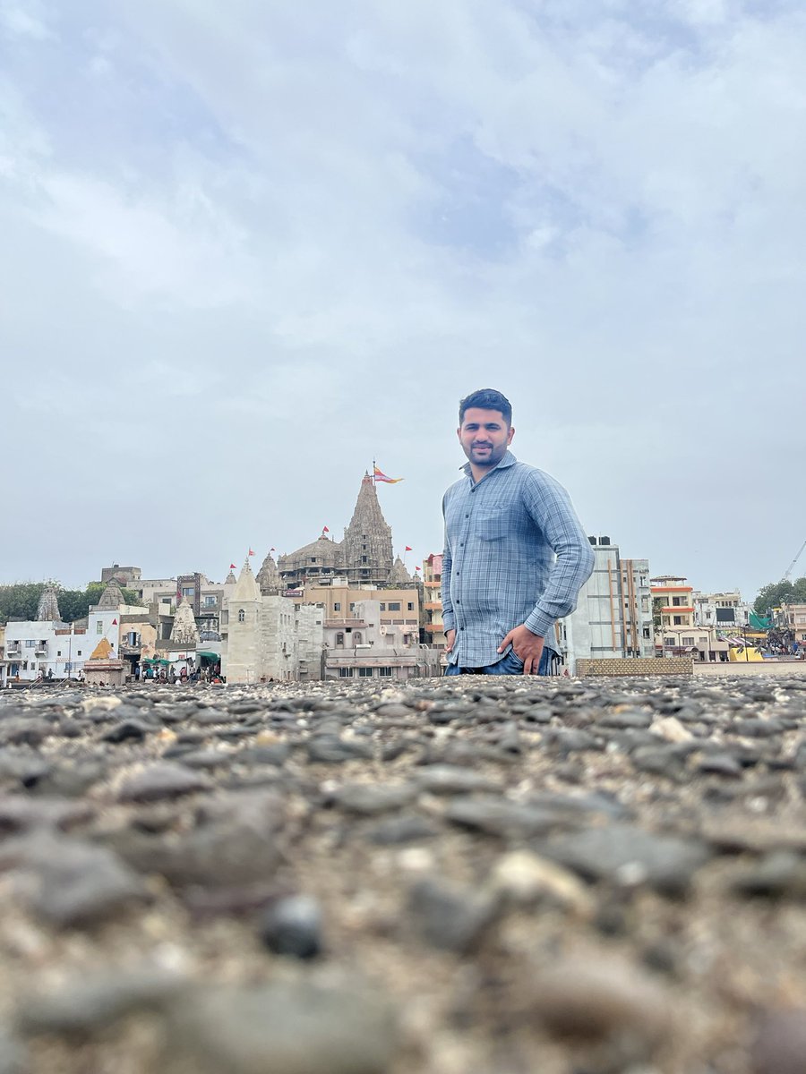 curious_dhammu's tweet photo. *દ્વારકા થી મોટું કોઈ ગુરુકુળ નથી,*
*ને કૃષ્ણ થી મોટો કોઈ ગુરુ નથી.*

*મારા જીવન માં આવેલ નાના મોટા  દરેક સદસ્ય જેમના થી મને કંઈક ને કંઇક શીખવા મળ્યું એમને ગુરુ સમજી ને મારા સત્ સત્ નમસ્કાર.*

                    🌹 *જય શ્રી કૃષ્ણ*🌹 
                   🌹 *જય દ્વારકાધીશ*🌹 https://t.co/ul8SZDNYCM