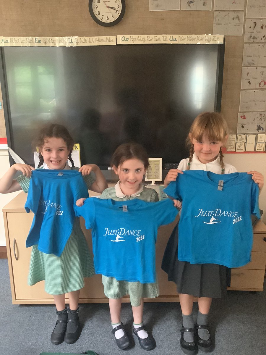 ashclasshh's tweet photo. Well done to these three for taking part in ‘Just Dance’ last weekend at the Octagon in Yeovil! #HighHamPE https://t.co/HF4riQCk1k