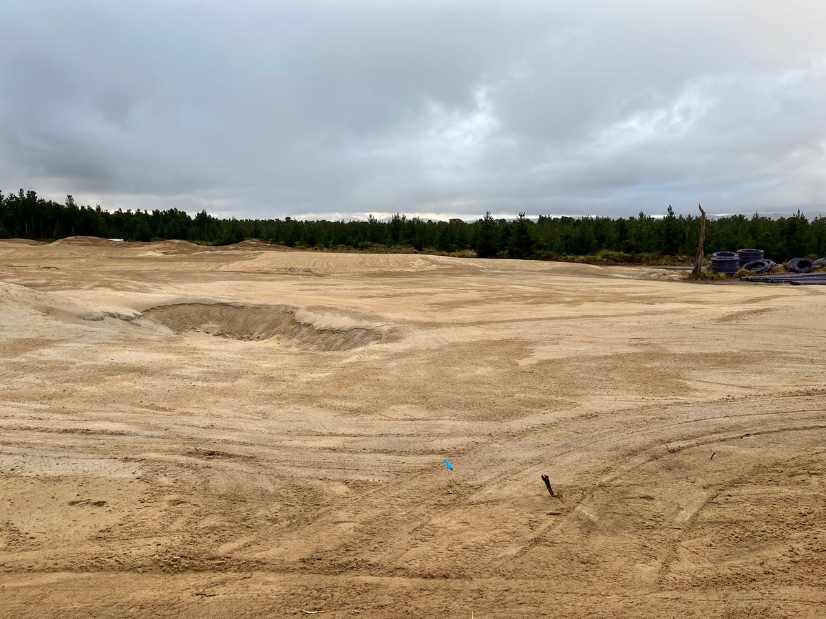 7milegolf's tweet image. One end of the practice facility has been seeded today 🙌 it’s also the practice seeding facility 😉.  Huge day here at #7mb
