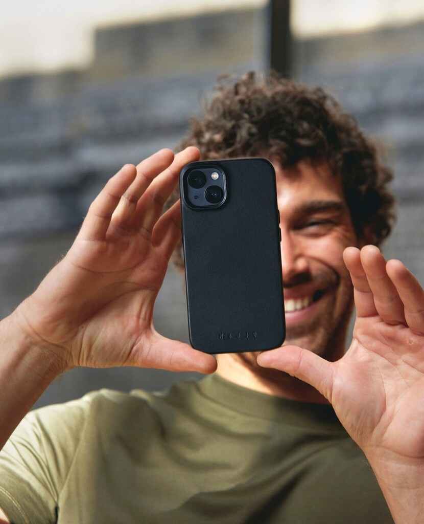 Looking good, feeling good. Our iPhone 13 full leather case in black. instagr.am/p/Cf8TpaoM__o/