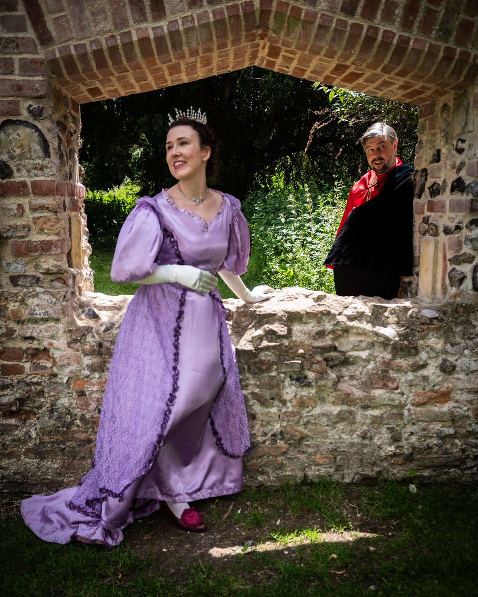 Treat yourself to some theatre in the sun this Sunday 17th July at 3pm at East House Meadow in #Hadleigh in #Suffolk! Book here ticketsource.co.uk/quill-inkling