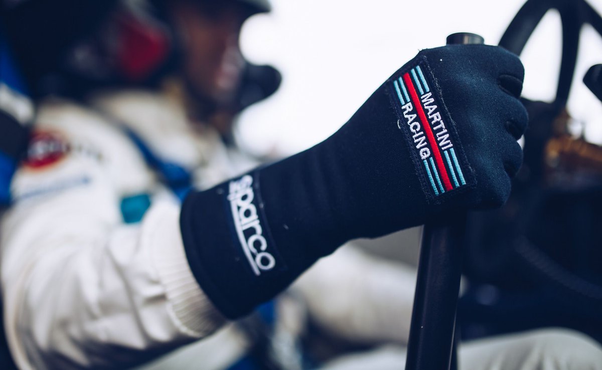 Spirit und Lifestyle trägt die SPARCO MARTINI RACING Heritage-Kollektion in die heutige Zeit. Kultiges, legendäres Design trifft auf Technologie und Komfort von heute. 

Für weitere Produktinformationen, schaut in unser interaktives PDF > bit.ly/3RusVLD