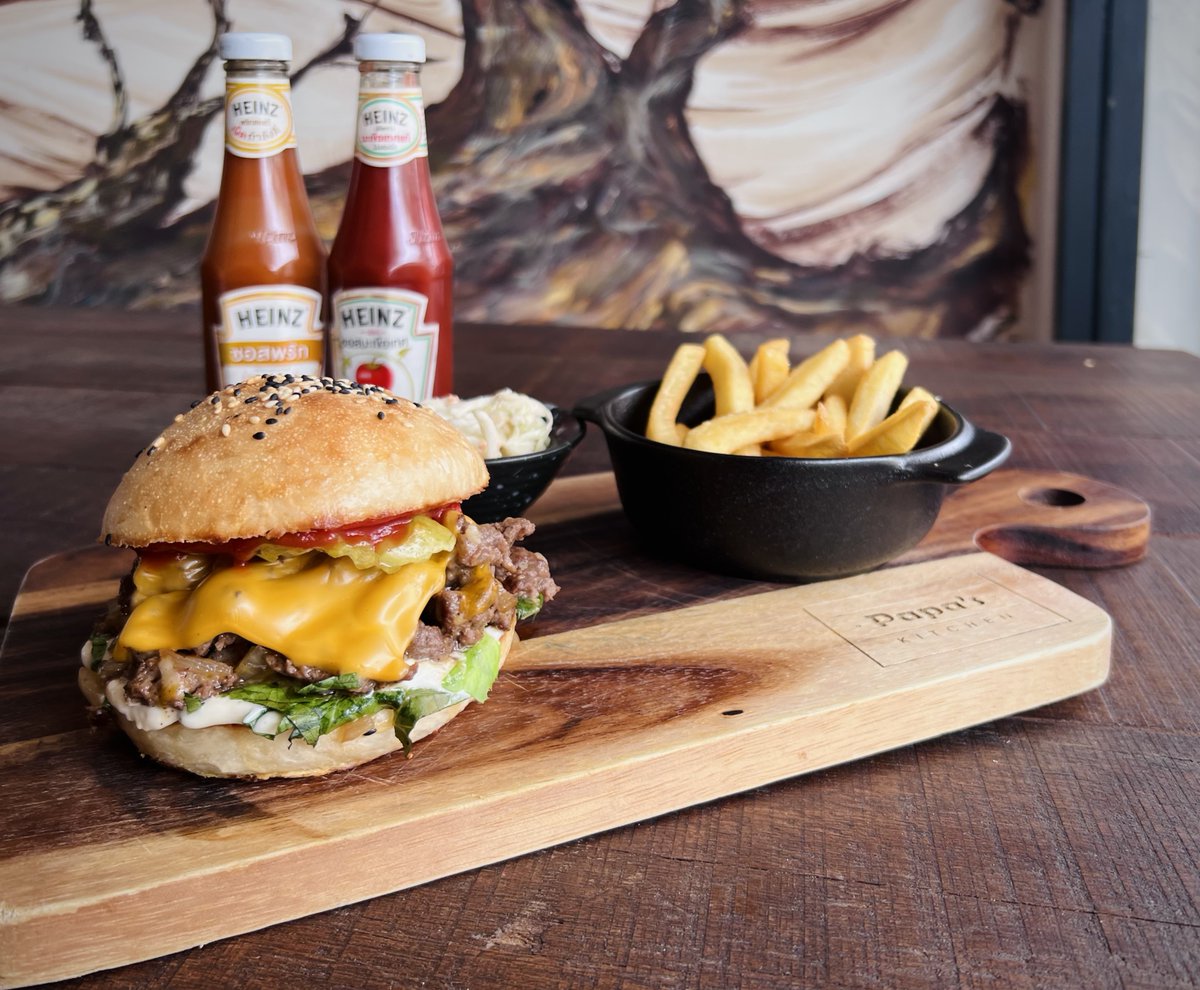 PapasKitchenBKK's tweet photo. Our tasty burger special this month.

THE SLOPPY JIM!

Order now!
สั่งเลย! ผ่านแอปโรบินฮู้ด หรือ เข้ามาทานที่ร้าน

#papaskitchenphattanakan
#bestburgerbkk
#RobinhoodDelivery
#sloppyjoes
#tastyburgers https://t.co/yyxChtSUnf