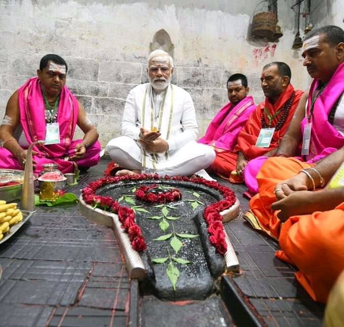 sidcreativesoch's tweet photo. #NarendraModi #Deoghar #BabaBaidyanathTemple https://t.co/MtbtTf6blR