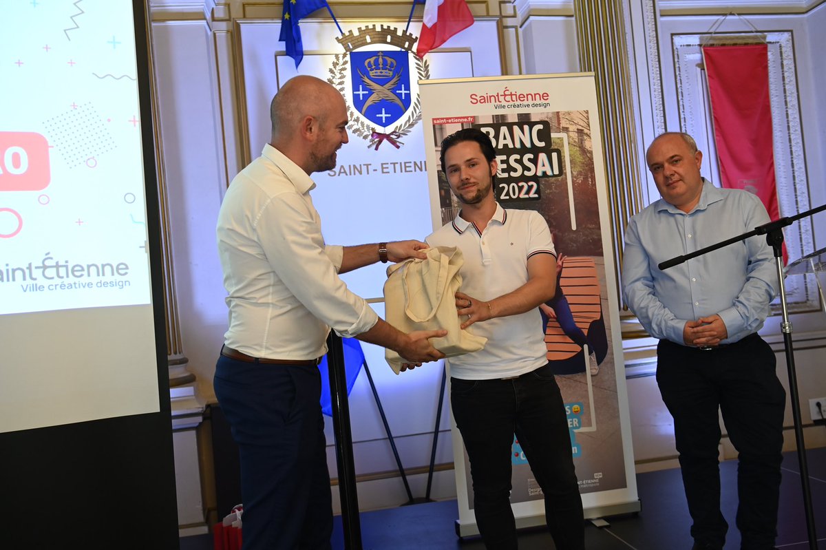 saint_etienne_'s tweet image. [#Biennaledesign2022] Vous étiez nombreux à avoir participé au concours banc d’essai ! La Ville de #SaintEtienne récompense les lauréats. @BiennaleDesign @lacitedudesign