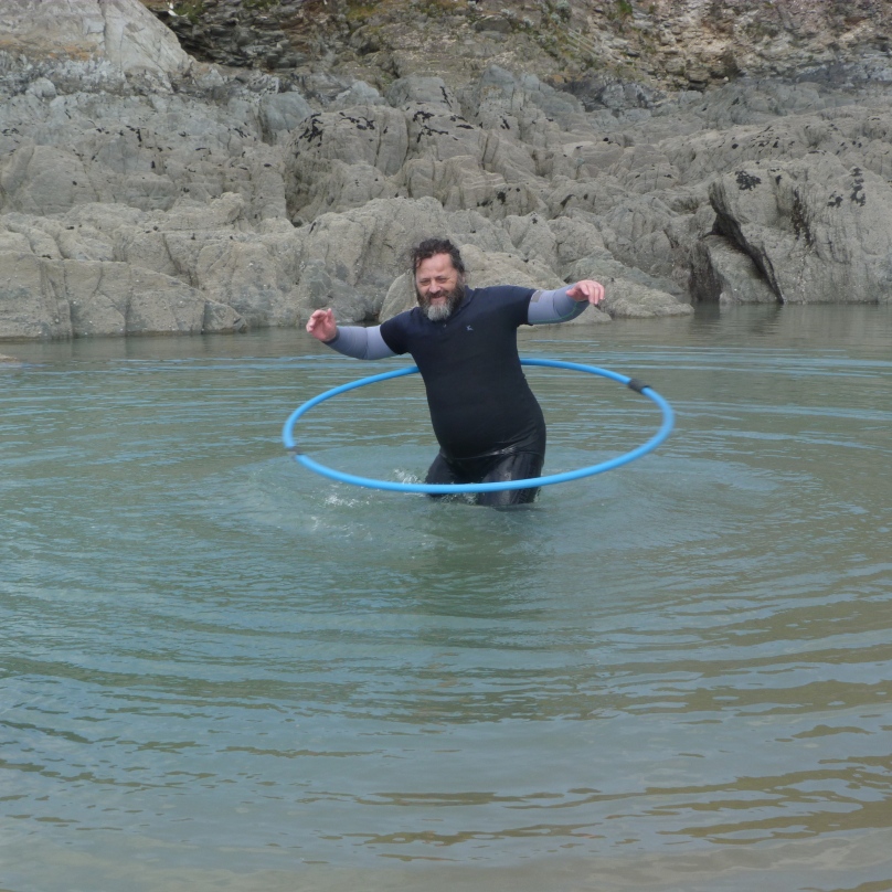 nakedambitionuk's tweet image. Can we start a new trend?...Aqua hooping!

#wildhooping #aquahooping #tidalpools #vitaminsea #funandfitness #beachlife #devonlife #exploremore #outdoortherapy #coast #devoncoast