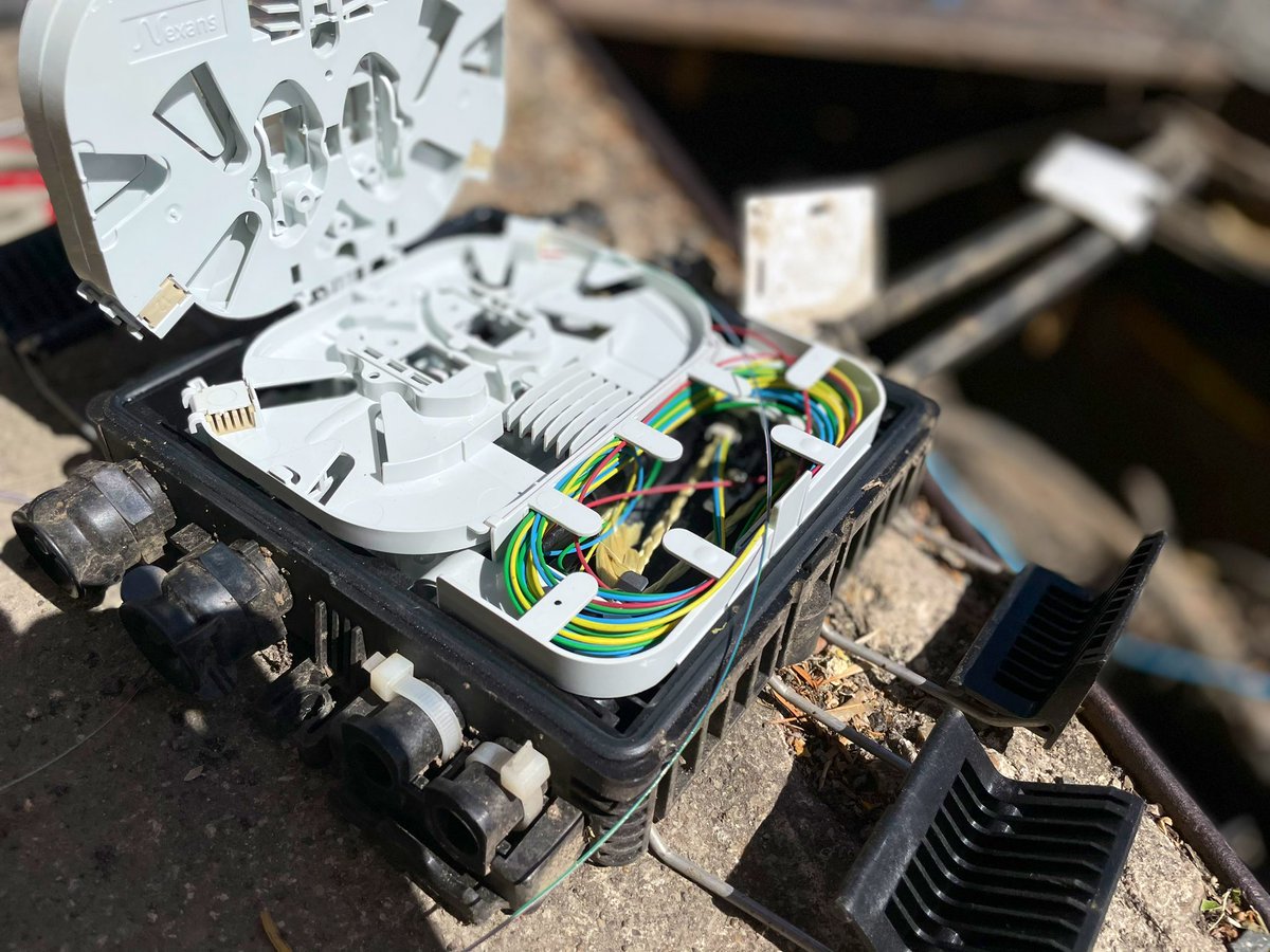 Présentation de l'arrivée de la fibre du réseau de <a href="/VienneNumerique/">Vienne Numérique</a> dans la commune d'Yversay. 200 foyers et entreprises sont désormais éligibles à la fibre et peuvent bénéficier d'un meilleur débit internet.
▶️ 80% de la population fibrée d'ici la fin 2023 et 100% d'ici 2025.