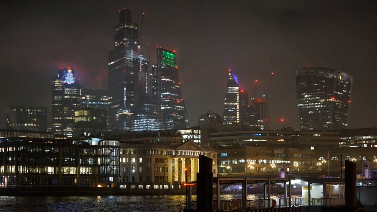 handyman_ram's tweet image. Night London
#nightLONDON #nightlife #vision #light