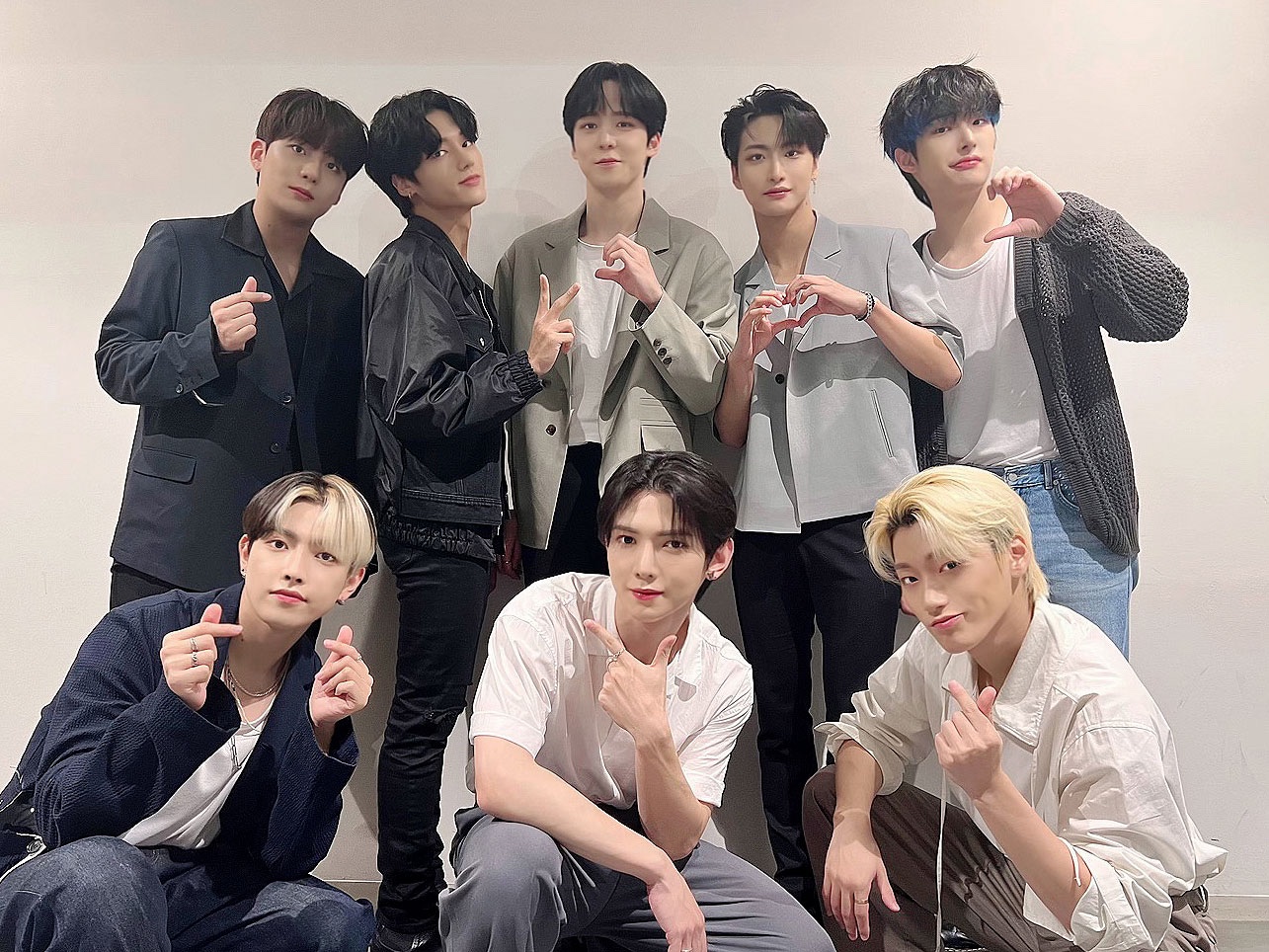 ATEEZ 8th Mini Album The World EP.1 Movement beatroad A B