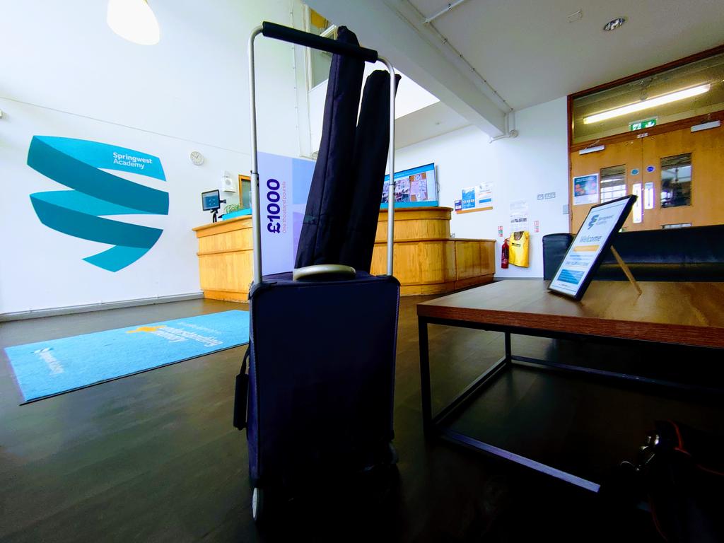 FirstGiveAR's tweet image. Another exciting afternoon ahead as it's @FirstGiveUK Final day at @SpringwestA in lovely #feltham.  The year 9's will deliver 6 awesome presentations with one charity winning £1k today !!
@JPFoundation 
#stillboilinghot