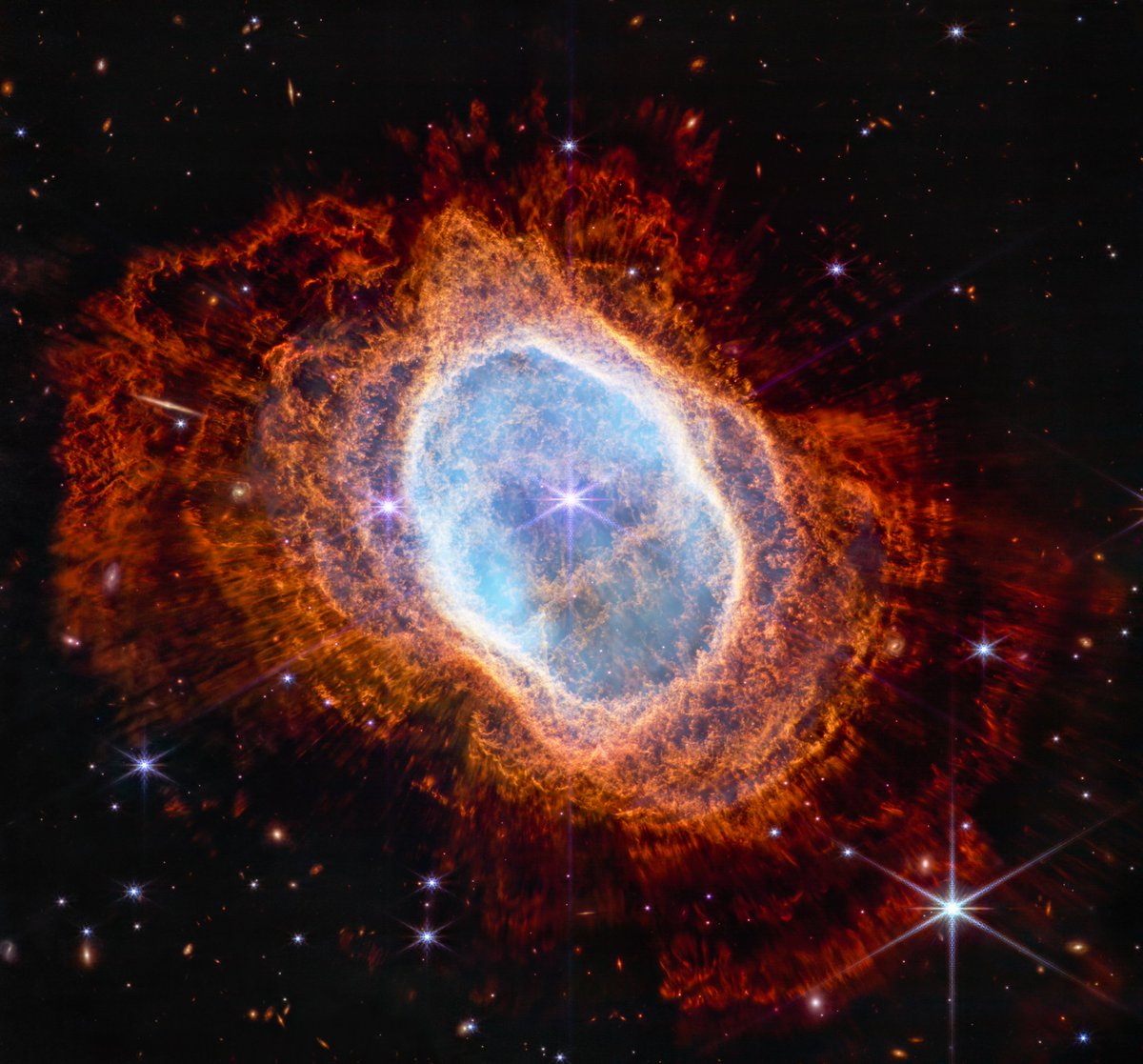 maiz_julio's tweet photo. Southern Ring Nebula – NIRCam https://t.co/NicBd0FFs0 https://t.co/IPsnIT5lLI