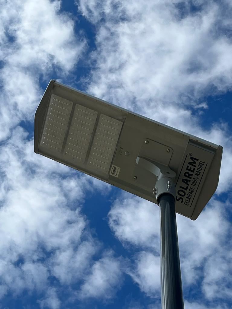 SolaremFR's tweet photo. Merci à la commune de Drefféac  pour l’installation de lampadaires solaires SOLAREM 
Le chemin qui mène au futur « théâtre de verdure » est désormais éclairé et sécurisé ! 
https://t.co/SsViSuPDcG https://t.co/qlD7cBzBHB