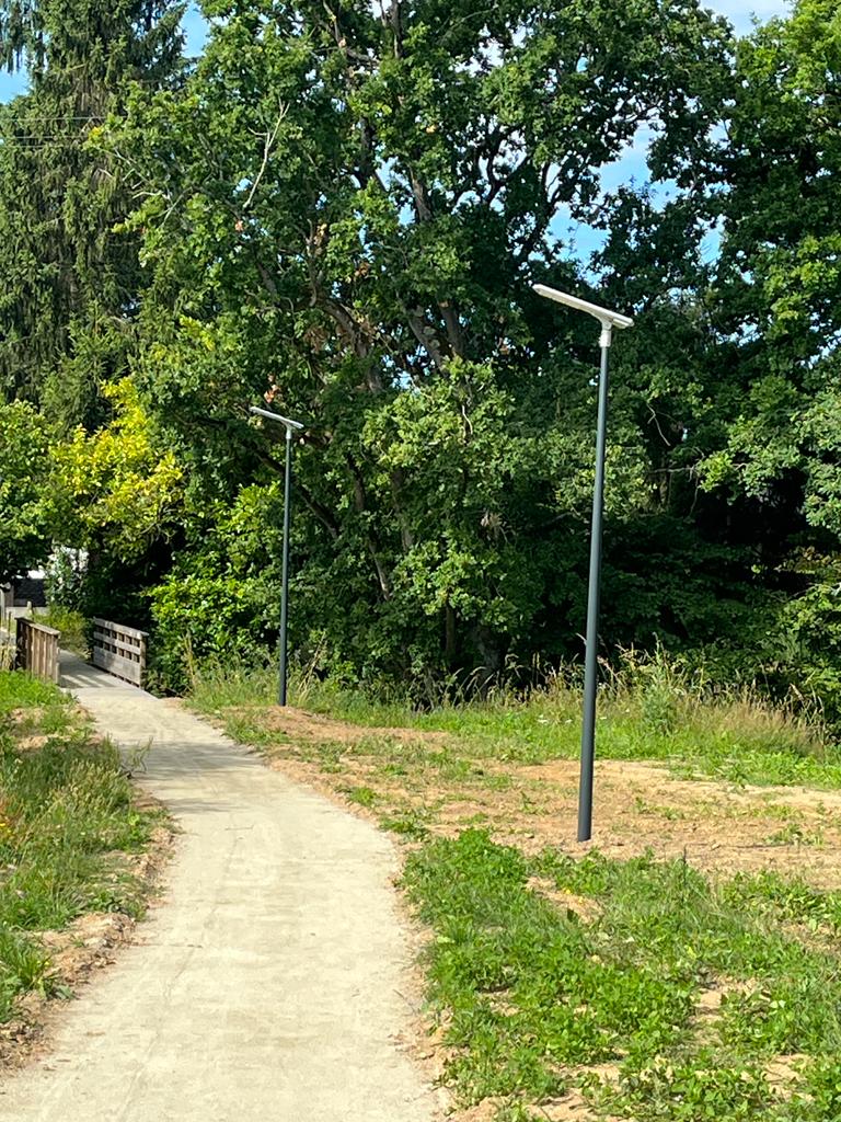SolaremFR's tweet photo. Merci à la commune de Drefféac  pour l’installation de lampadaires solaires SOLAREM 
Le chemin qui mène au futur « théâtre de verdure » est désormais éclairé et sécurisé ! 
https://t.co/SsViSuPDcG https://t.co/qlD7cBzBHB