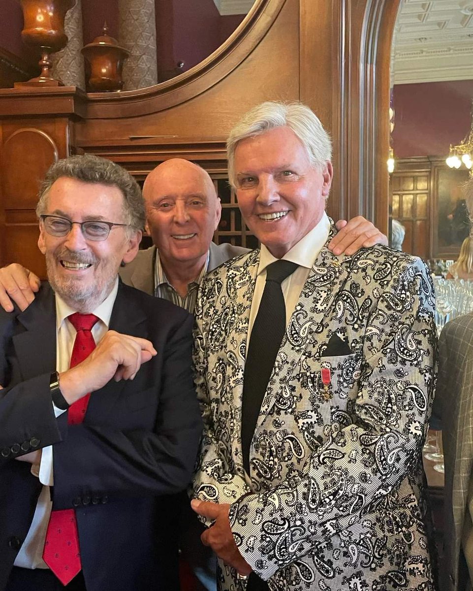 Delighted to be invited to The Duchess of Cornwall's 75th Birthday Party yesterday <a href="/ClarenceHouse/">Clarence House</a> <a href="/OldieMagazine/">The Oldie</a> <a href="/GylesB1/">Gyles Brandreth</a> @carolinemonk <a href="/nlclondon/">National Liberal Club</a>.
Anybody who was any was there; the likes of Robert Powell &amp; Jasper Carrott. Highlight was meeting my idol the legendary Leslie Caron