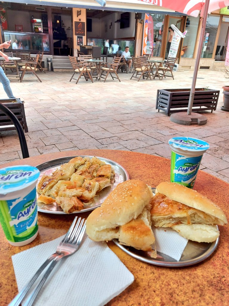 balkanskomomche's tweet photo. En tatlı sabahlar simit pogaçayla başlar... https://t.co/IOIaOqefzw