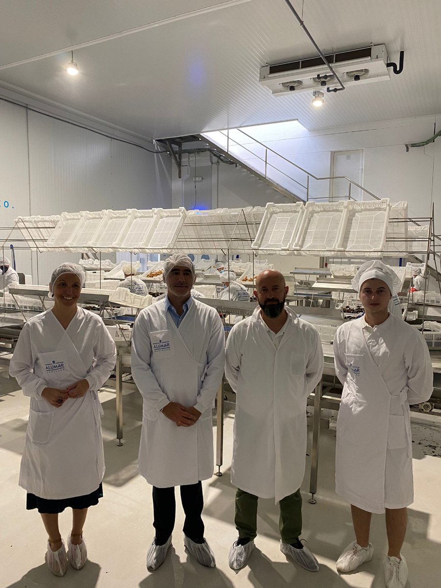 GaliciaCalidade's tweet photo. #MariscosAlumar recibe o certificado #GaliciaCalidade para os seus produtos da man de #ManuelHeredia e @anamendezgil
🔹 O selo, con validez para os próximos tres anos, permitirá á empresa incluír o distintivo nas etiquetaxes dos produtos certificados
ℹ️ https://t.co/UqTrd9ueak https://t.co/iOWLZdSiPK
