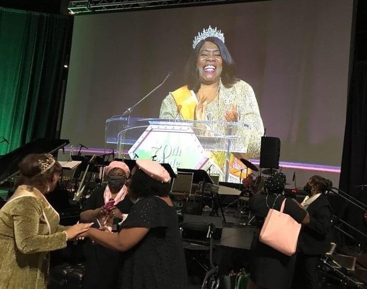 akasorority1908's tweet image. During the 70th Boule' we celebrated our 25, 50, 65, and 75 year members. at the Diamond, Pearl, Golden, and Silver Jewel luncheon.  Well, Dr. Glenda Glover was elated to be inducted  into this distinguished group as a Golden 50 year member!! Congrats! #AKAExcellence