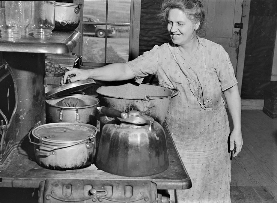 theharpoonman's tweet photo. Mrs. Ben Harris preparing the evening meal. The Harrises come from Luzerne County, Pennsylvania. They have goats and sell goat milk. Rumsey Hill, near Erin, New York in 1940.
From the Library of Congress https://t.co/iwx3Wv6n10