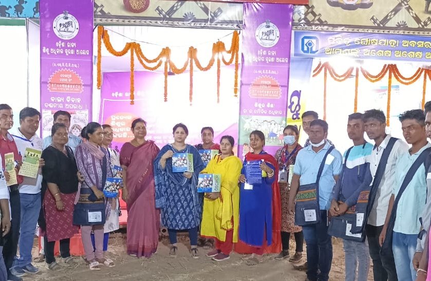 SpandanOdisha's tweet photo. Spandan and EQUATIONS, Bangalore observed Child Safe #RathaYatra2022 in collaboration with @oscpcr1- a continuous journey of 10 days.
@SaswataMohapat3 @BarsharaniMish2 @DeyDurga @oscpcr https://t.co/AicaC4wZQJ