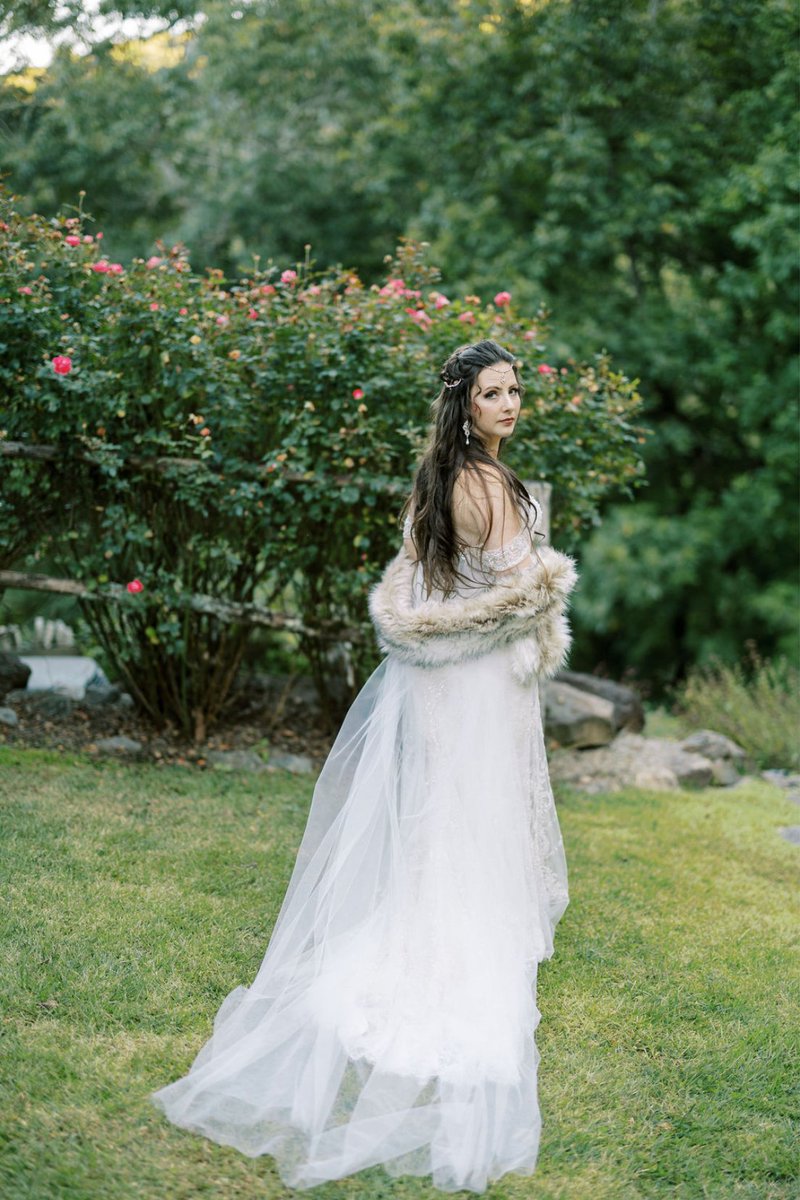 CastleLadyhawke's tweet photo. The quiet escape we recommend all newly take for themselves in-between the ceremony &amp; reception.   💗 

 #weddingceremony #outdoorbride #weddingflowers #ShareMyMinted #bridesmaids #bridesmaidsdresses #girlgang #weddingparty https://t.co/AAL1NZpWWh