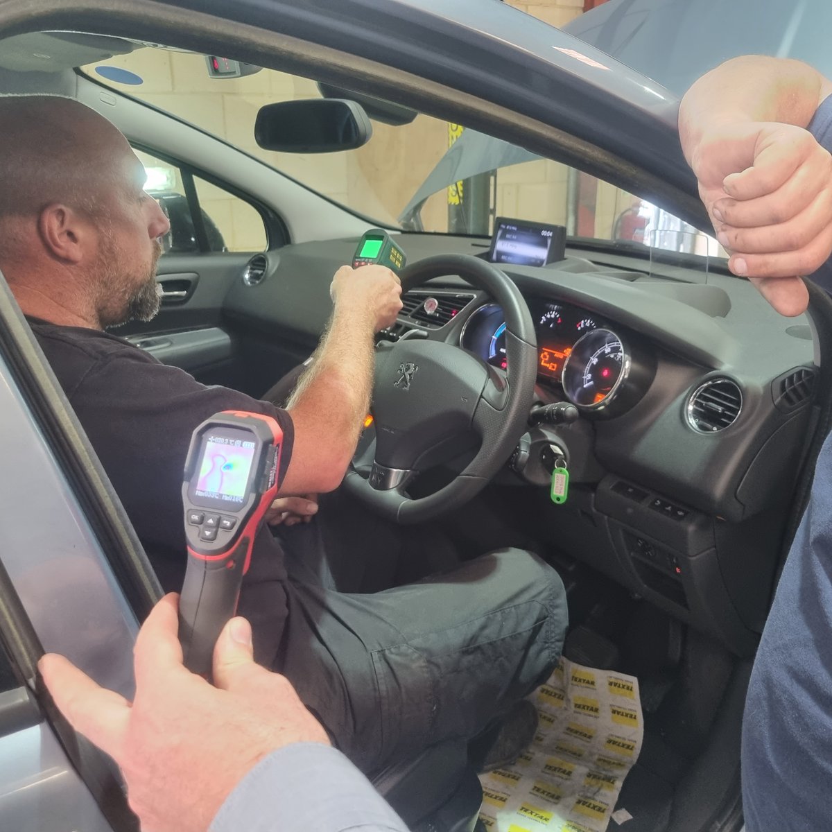 Missionmotorspt's tweet photo. 📢We're thrilled to have launched our @The_IMI Level 3 Award in #Automotive Refrigerant Handling course. As a @CTPinfo approved supplier, #ServiceLeavers & #Veterans can fund their studies using their #EnhancedLearningCredits & #ResettlementGrants.
🔗https://t.co/95CgpfNKKQ https://t.co/KOslEFxcVM