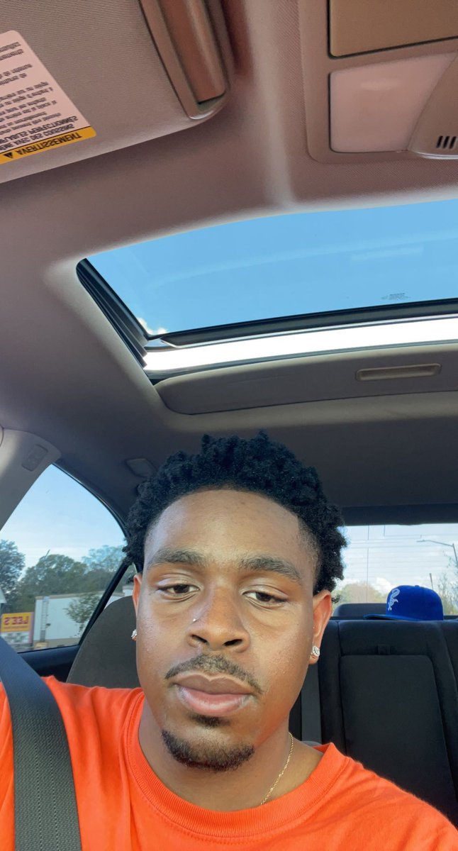 IceeTrayy's tweet photo. #WhosWhoAtWU
- i’m Tray 
- senior mass communications major, marketing minor 
- a.bevy, NAACP, alpha kappa psi, WUVOP
- Kappa Alpha Psi Fraternity Inc. ♦️
- IG: @Trayygrant_ https://t.co/S3lmKTlMTb