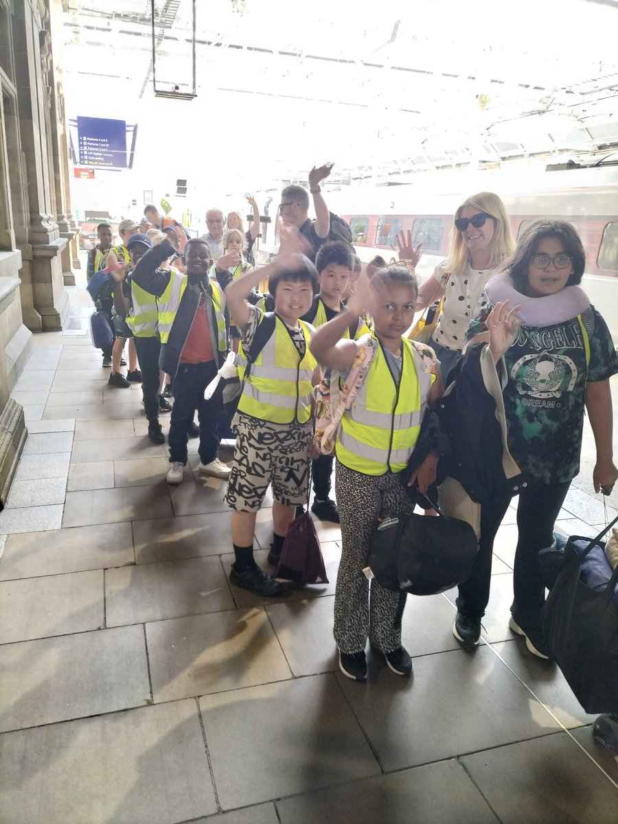 childrensuni's tweet photo. Arrived in Edinburgh Waverley station, now the fun begins @StCharlesHull ready for lots of fun and learning https://t.co/wrougJfL1G