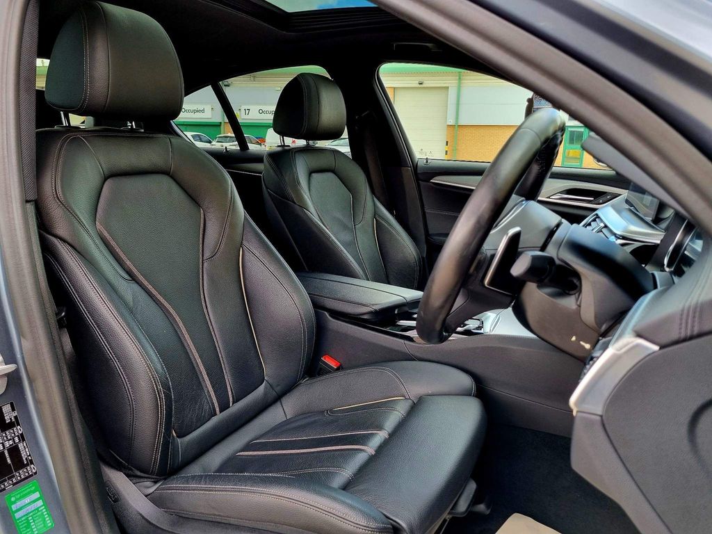SharmanGroup's tweet photo. BMW 5 Series 3.0 530d M Sport Auto Euro 6 (s/s) 4dr
----------------------------------------------------------------------
SUNROOF+HEAD UP+HK+HUGE SPEC++
----------------------------------------------------------------------
https://t.co/eEhRVPFNiC https://t.co/R6Ty7rAtLc